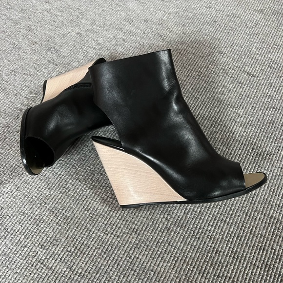 CHANEL Wedges - Picture 12 of 12